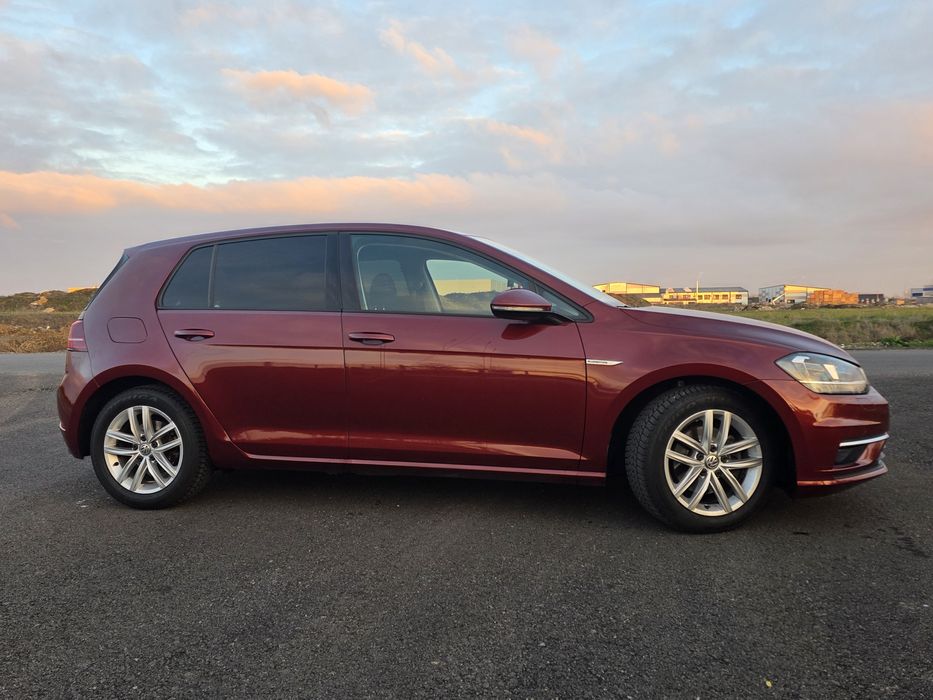 Vând VW Golf 7 1.5 TSI culoare deosebită!!