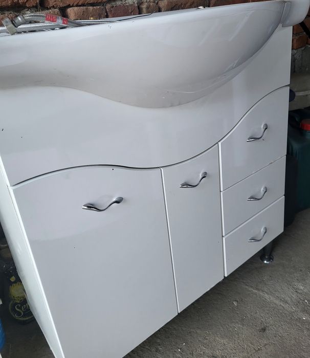 Vand lavoar si masca baie+ dulap cu oglinda si iluminare