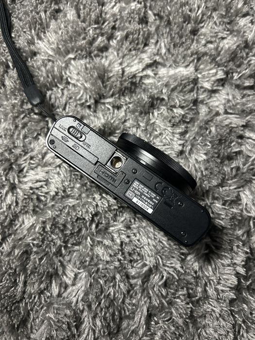 Camera digitala RX100