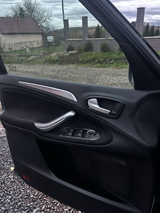 Ford Galaxy Titanium •2015 • 7 locuri — Eleganta si confort premium