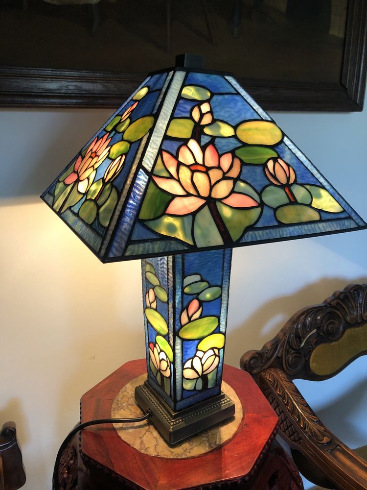 Veioza,lampa englezeasca stil Tiffany,cu nuferi