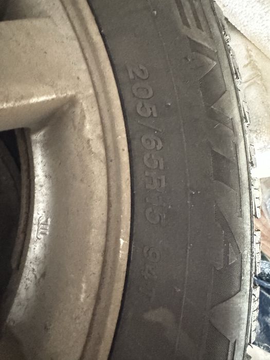 Продам комплект зимней резины с титановыми дисками R14