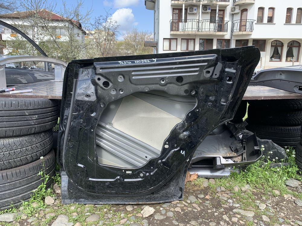 Врата Tesla Model Y