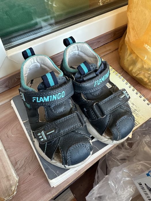 Отдам бесплатно детская обувь