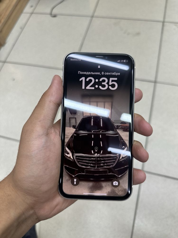 iPhone 11 64 gb.