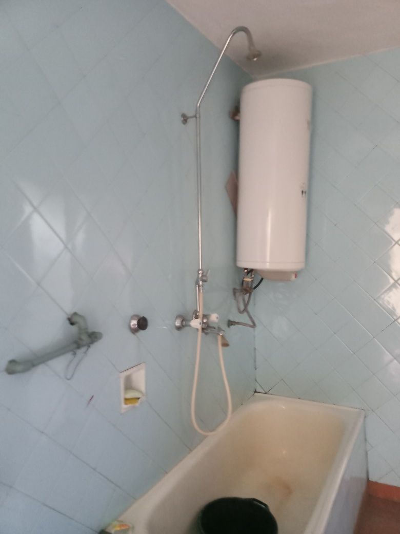 Продавам  етаж от къща