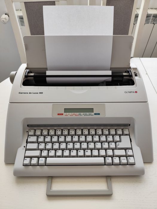 Mașină electrică de scris Olympia Carera de Luxe MD noua