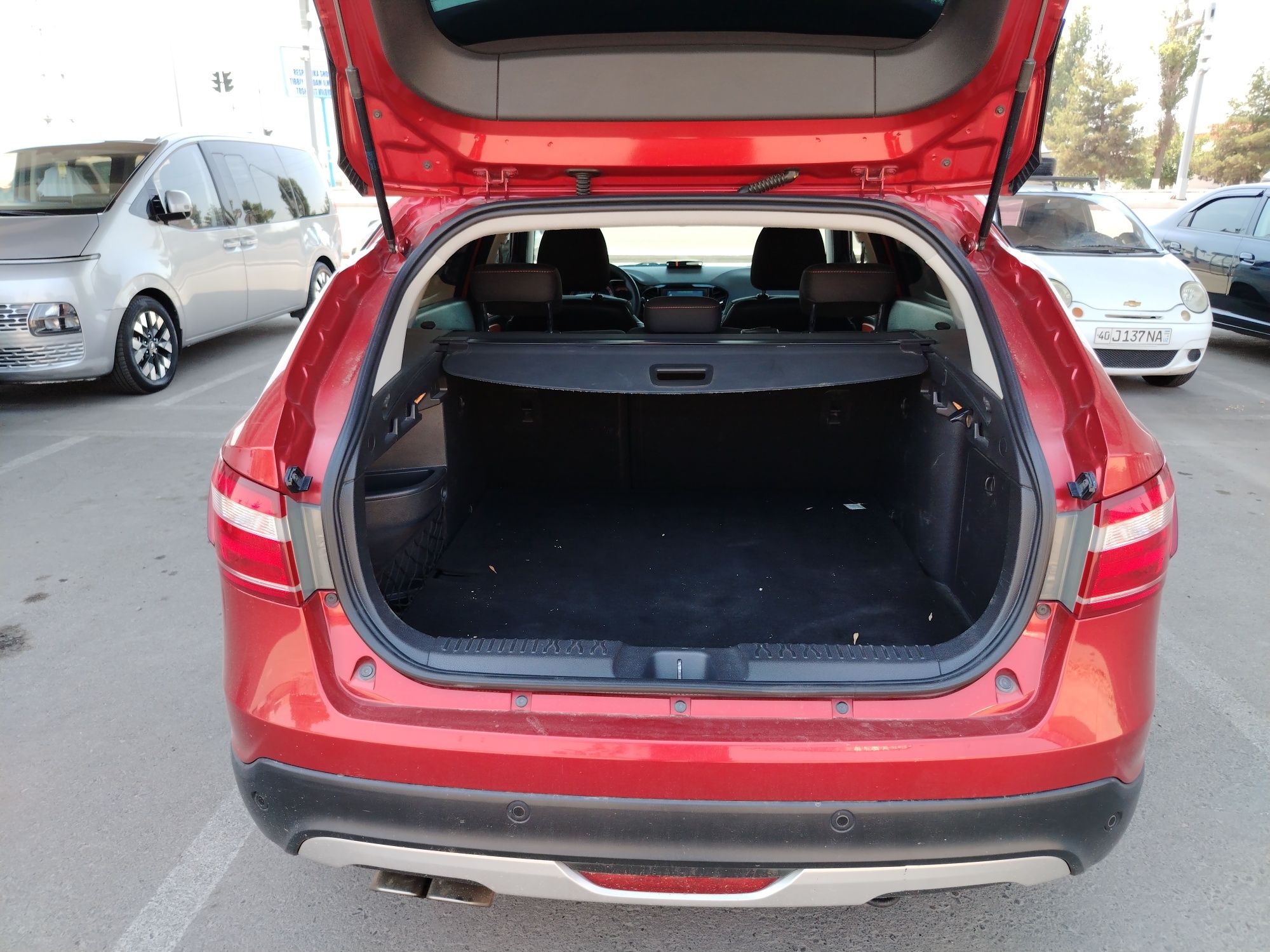 Lada vesta cross faqat srocni sotiladi