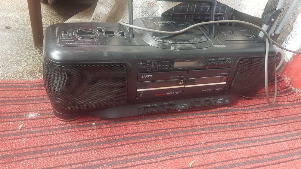 Sanyo Cd stereo double cassette model MCD-Z30 radio casetofon solid