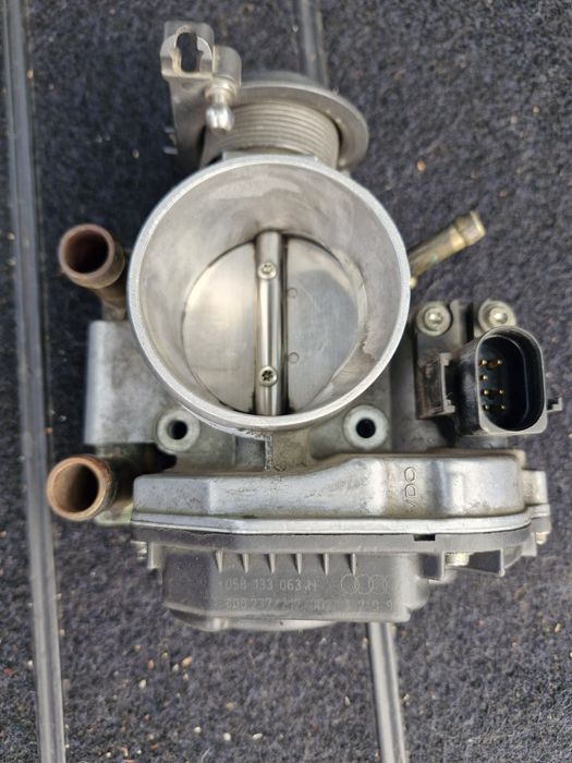 Дроселова клапа за Ауди 1.8 125к.с.