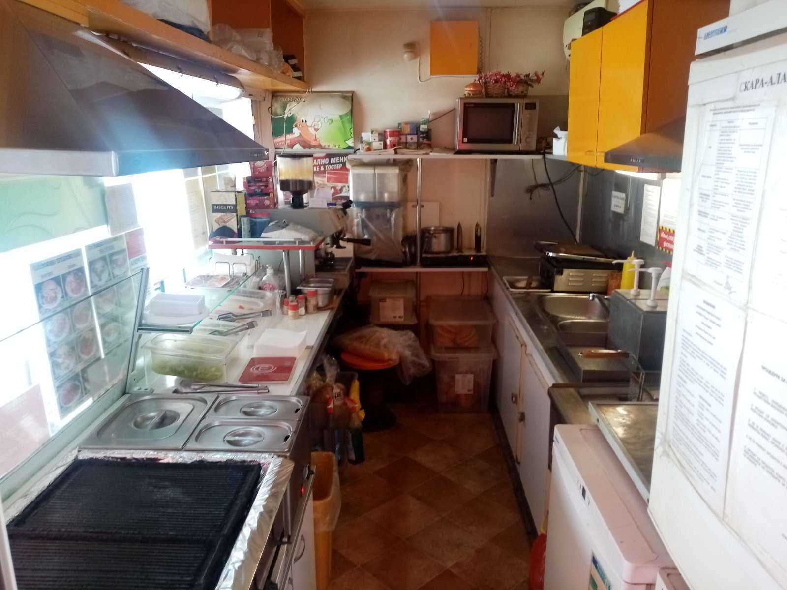 Продавам професионално оборудвана мобилна каравана за бързо хранене