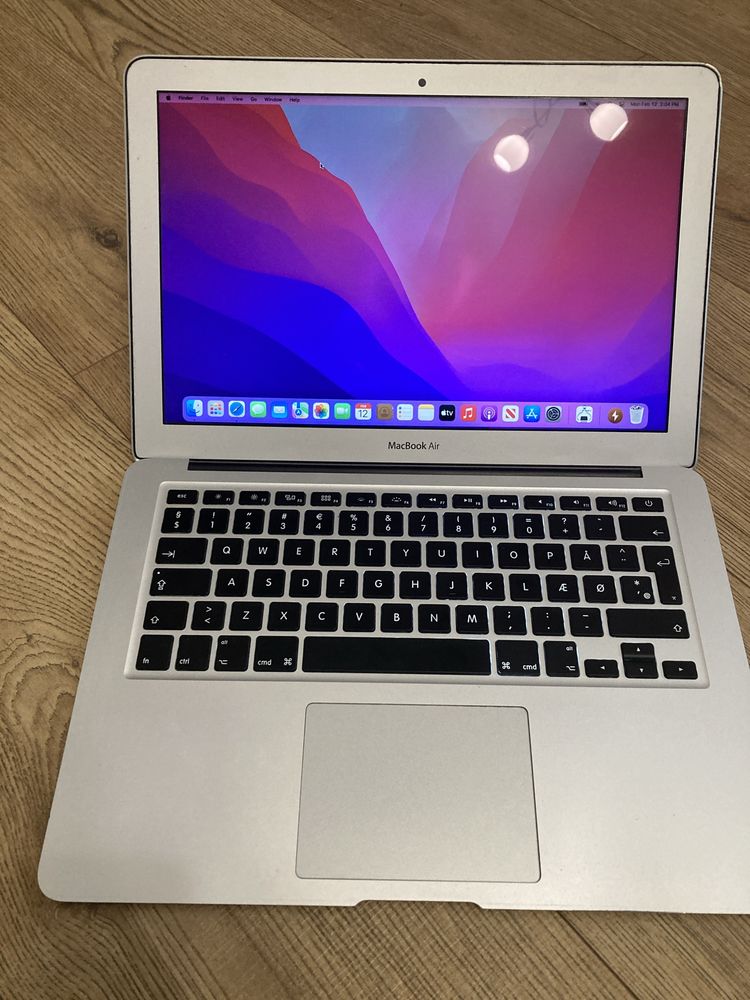 Laptop MacBook Air Early 2015 ; SSD