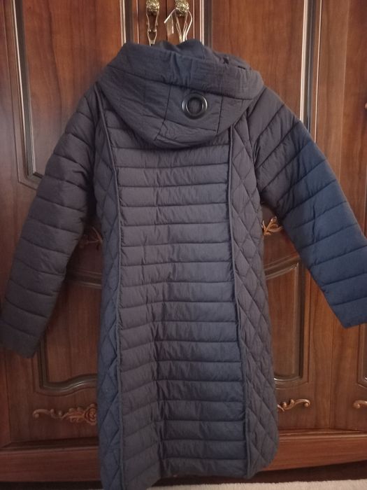 Продам балоновую куртку лёгкая. Б.у