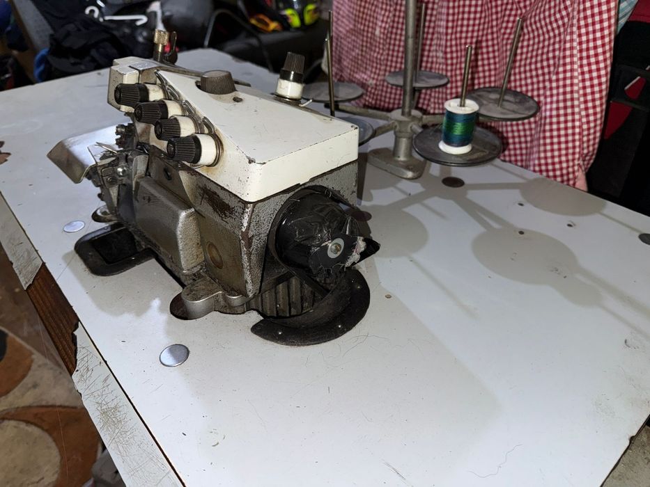 Masina de surfilat Metalica cu 3 fire