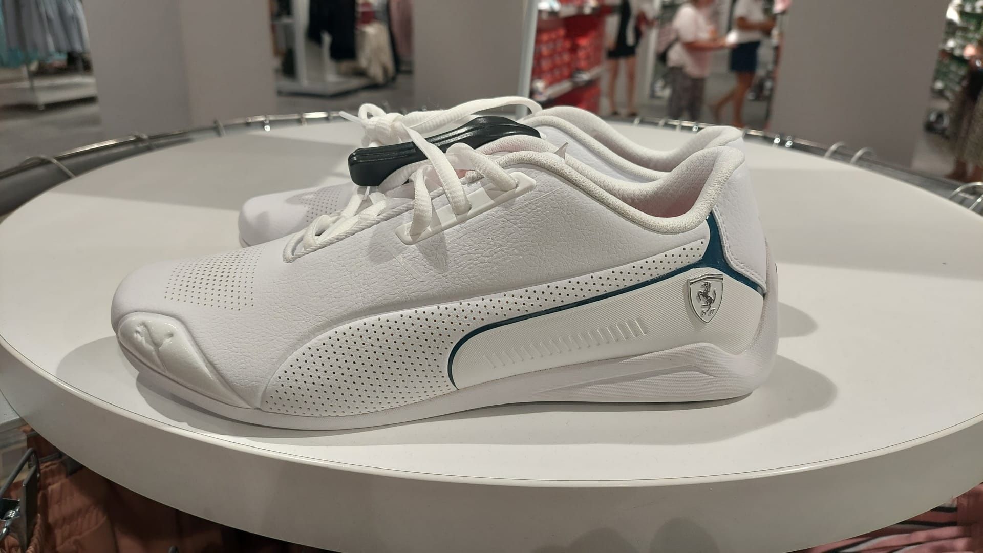 Tenesi, sneakers adidași originali Puma Ferrari Drift