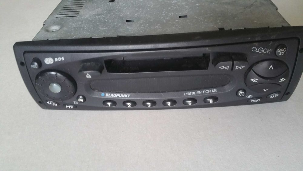 Radiocasetofon auto BLAUPUNKT DRESDEN RCR 128 si Golf 5 original