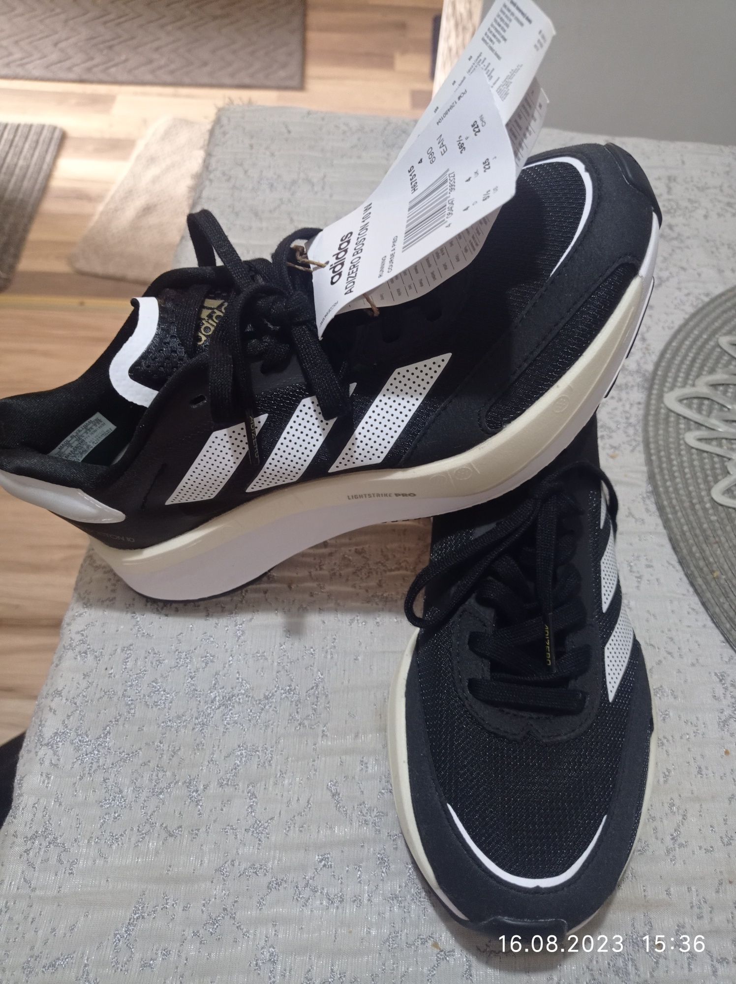 Adidasi Adidas noi