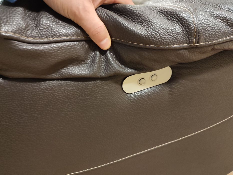 Продавам диван с релакс механизъм