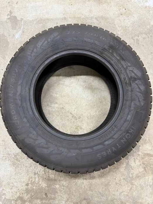 Продам зимнюю резину 225 70 r 16
