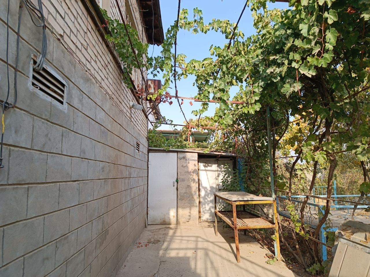 Продается дом в Янгиюльском районе Халкабад.