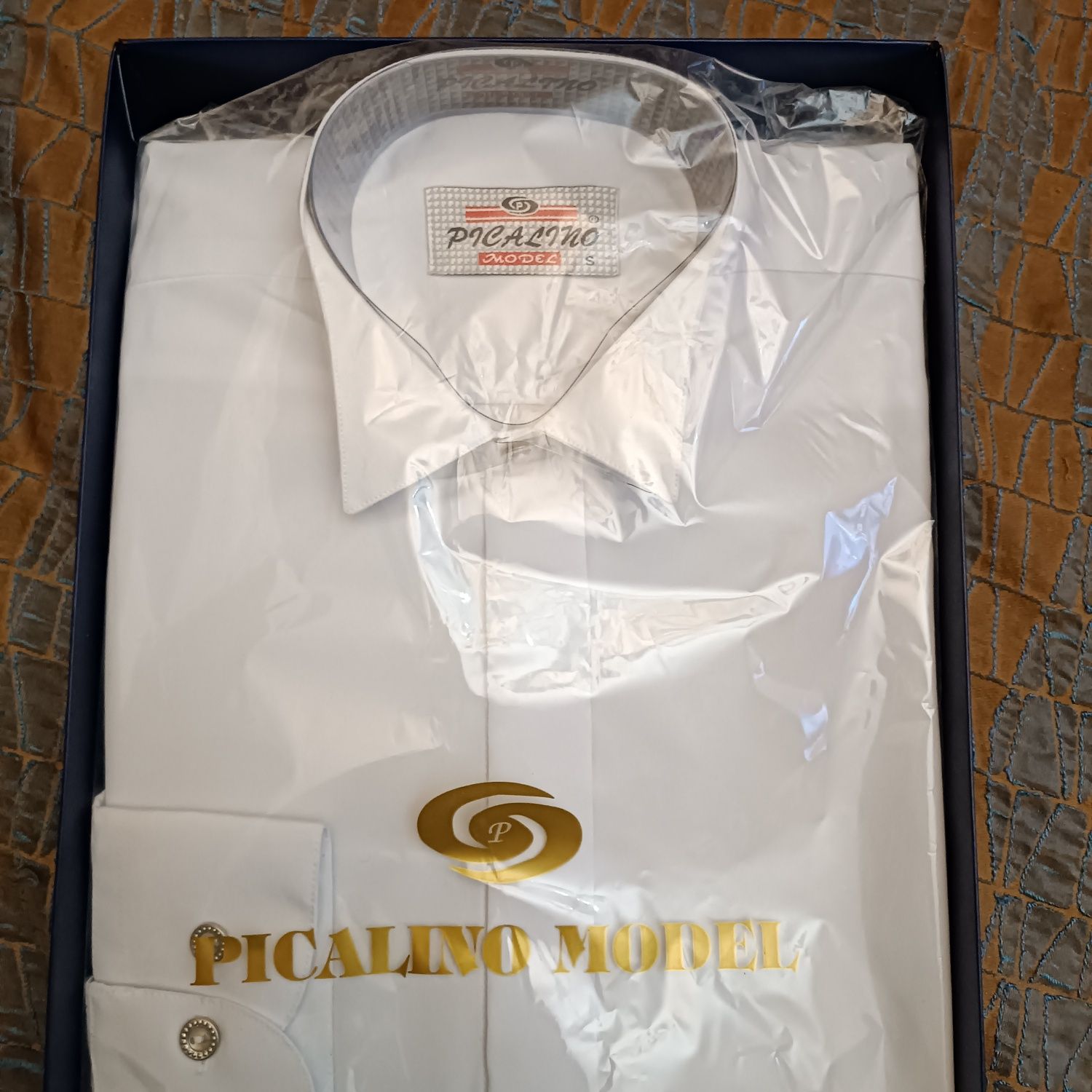 Рубашка шелк брендовая. Picalino,новая,в коробке.белая.р.38(S).р.44-46