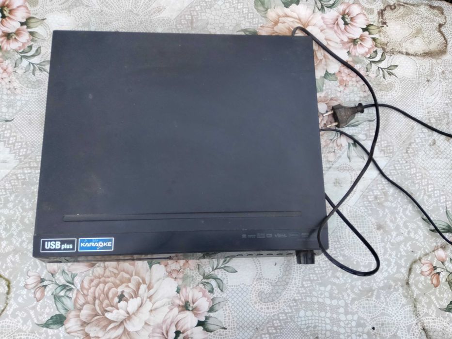 Stație cu 4 sateliți și un bas