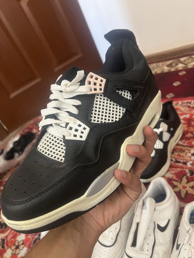 Продам новые кроссовки Nike (разные размеры)