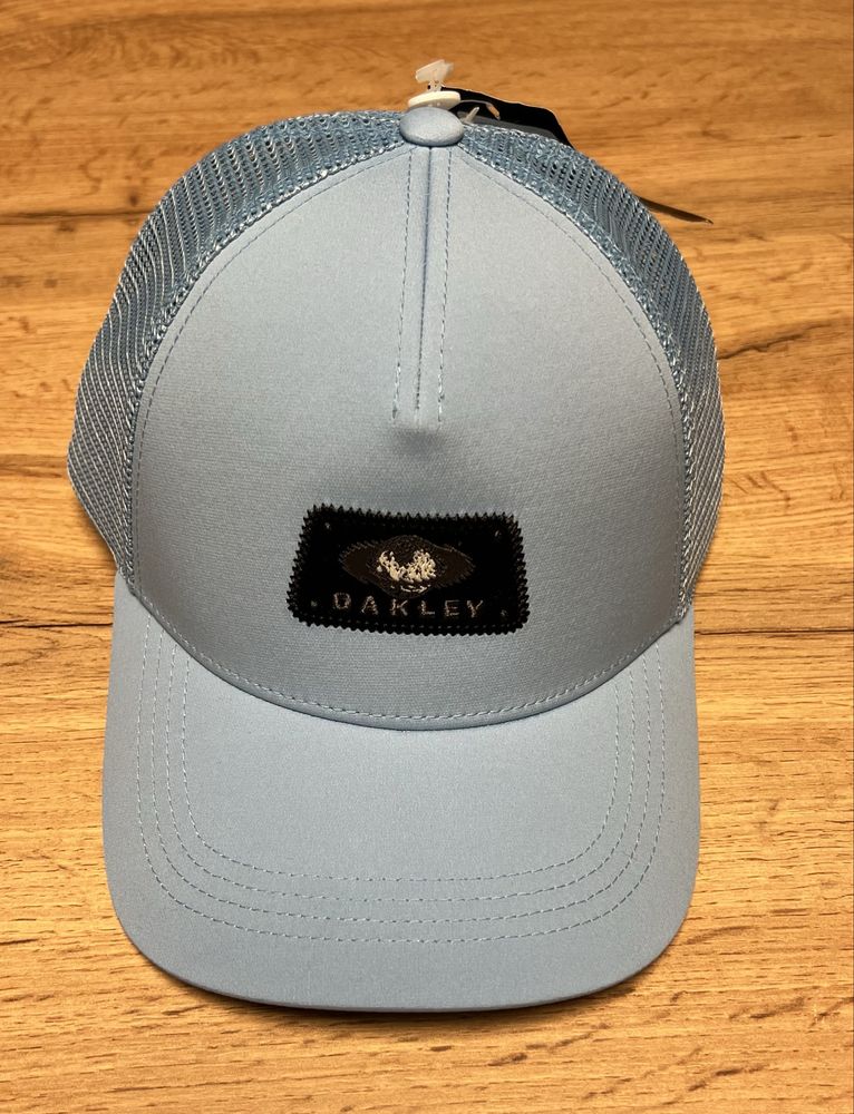Шапка с козирка Oakley