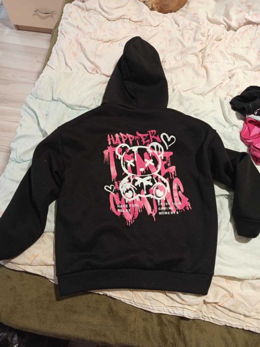 Невероятно красиви анураци и блузи, които почти не са ползвани.