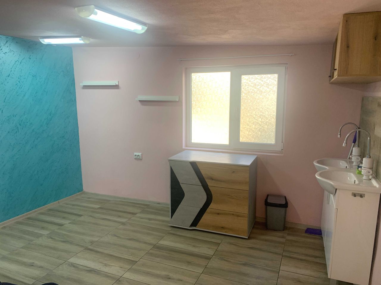 Дава се под наем Магазин в Карлово - 35 кв.м за 178.5 € - Снимка #8