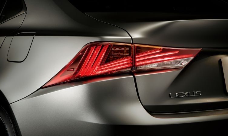 Продам Lexus IS задние фары 2017 года