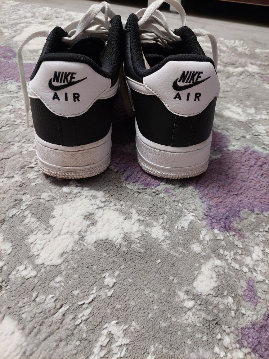 Vand adidasi nike air force 1