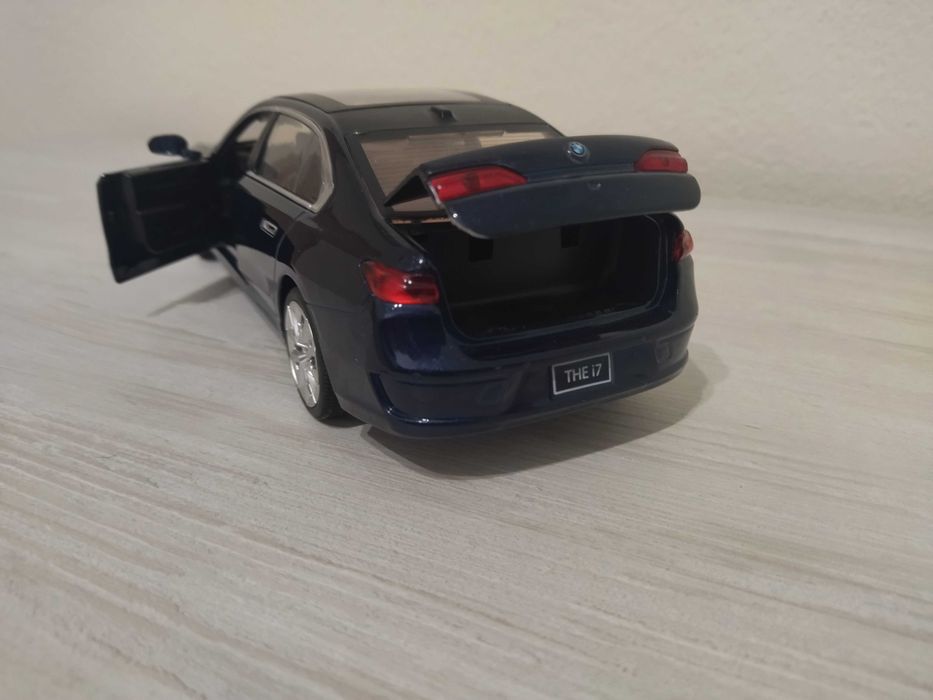 Метална количка BMW i7 !!!