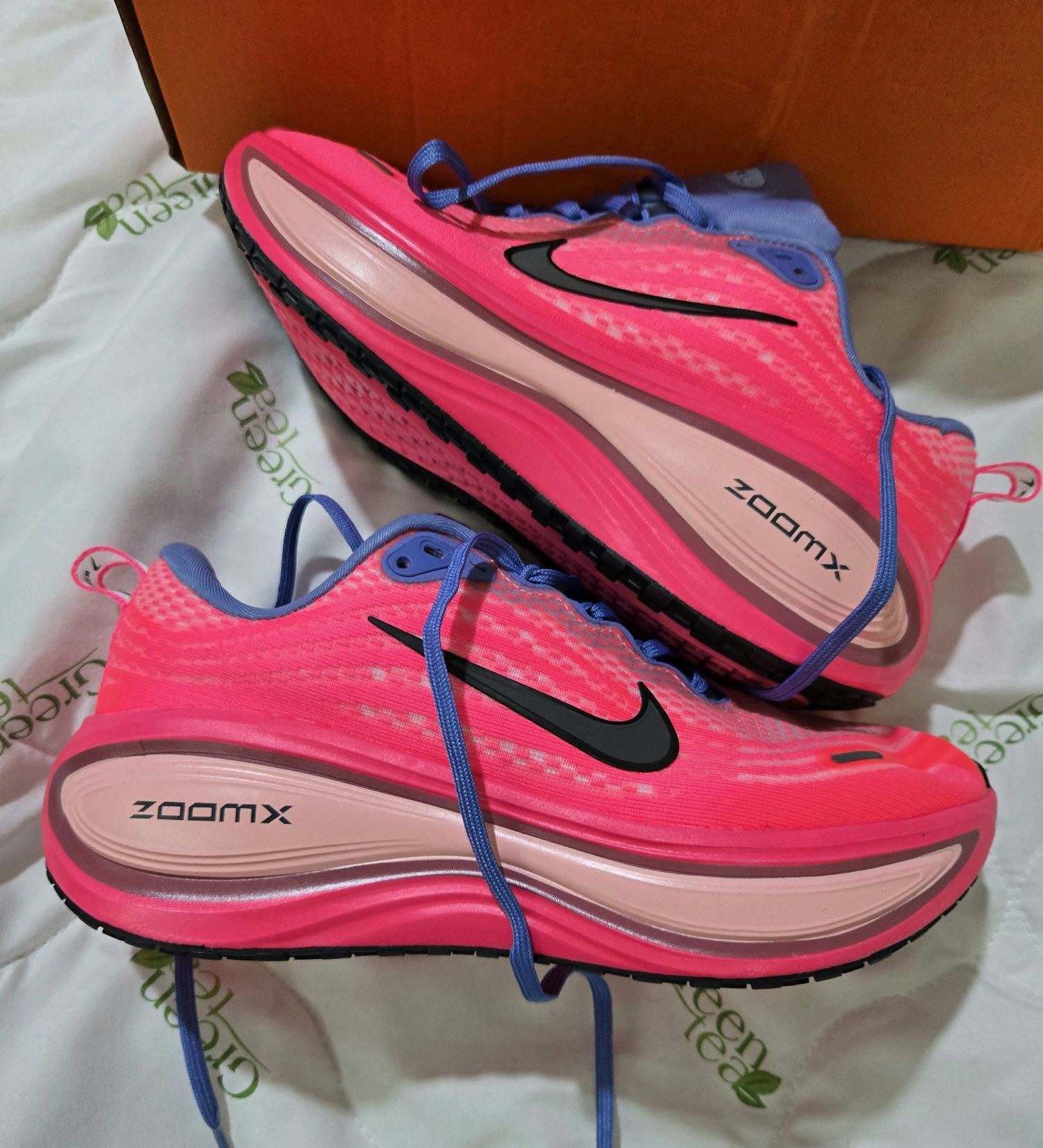 Nike Vomero 18 plus оригинални дамски сникърси нови 39 номер