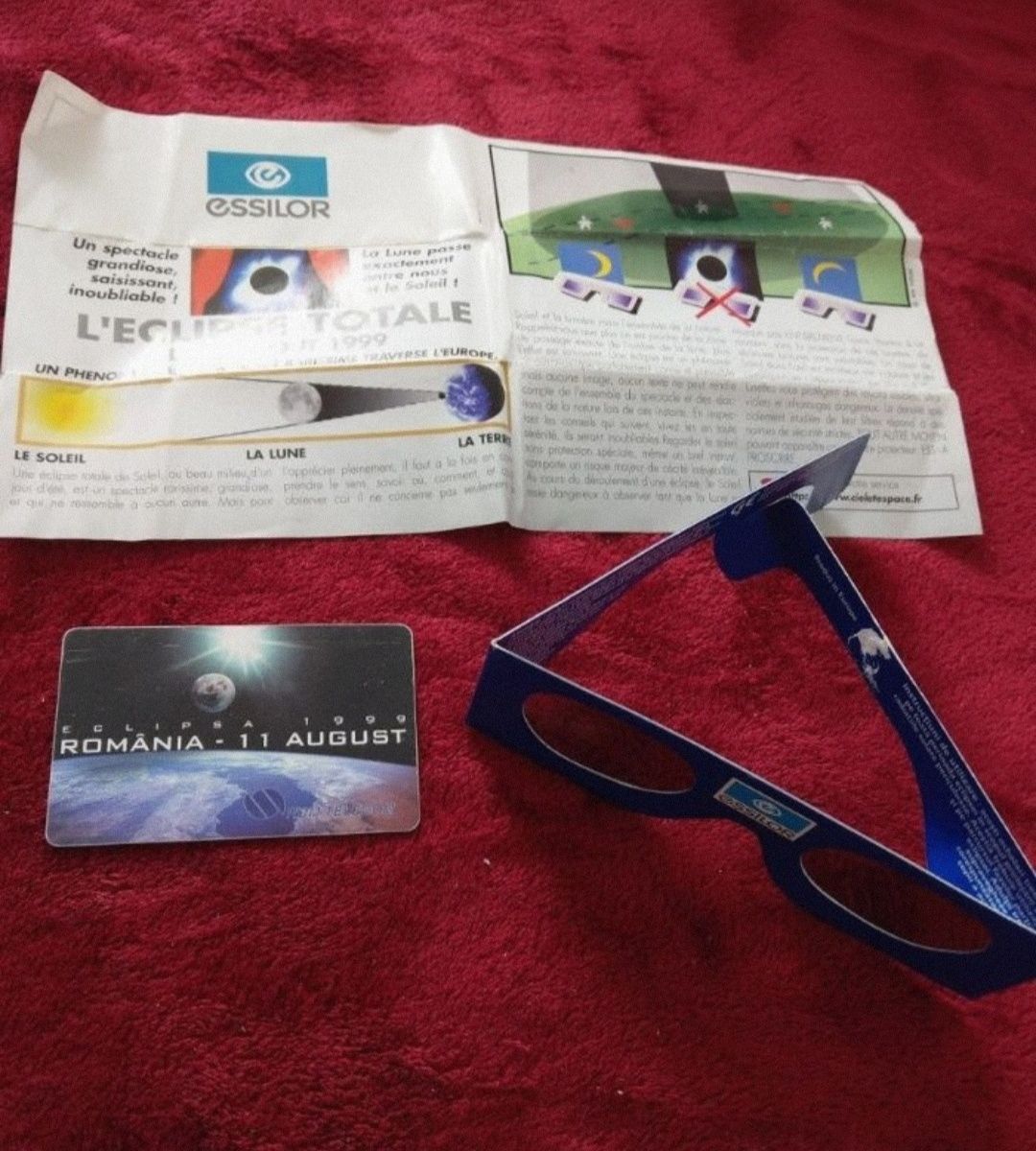 Eclipsa 1999 ochelari și cartela telefonica