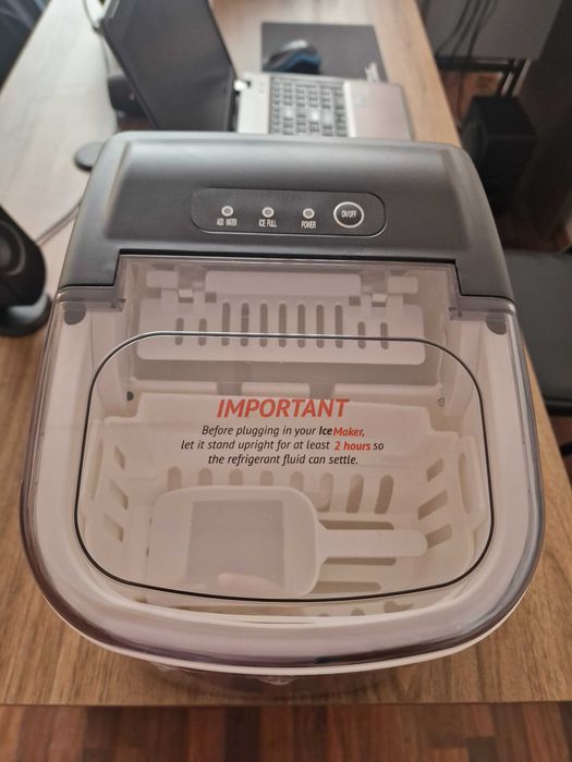 Aparat electric cuburi gheata -uz casnic -transport gratuit