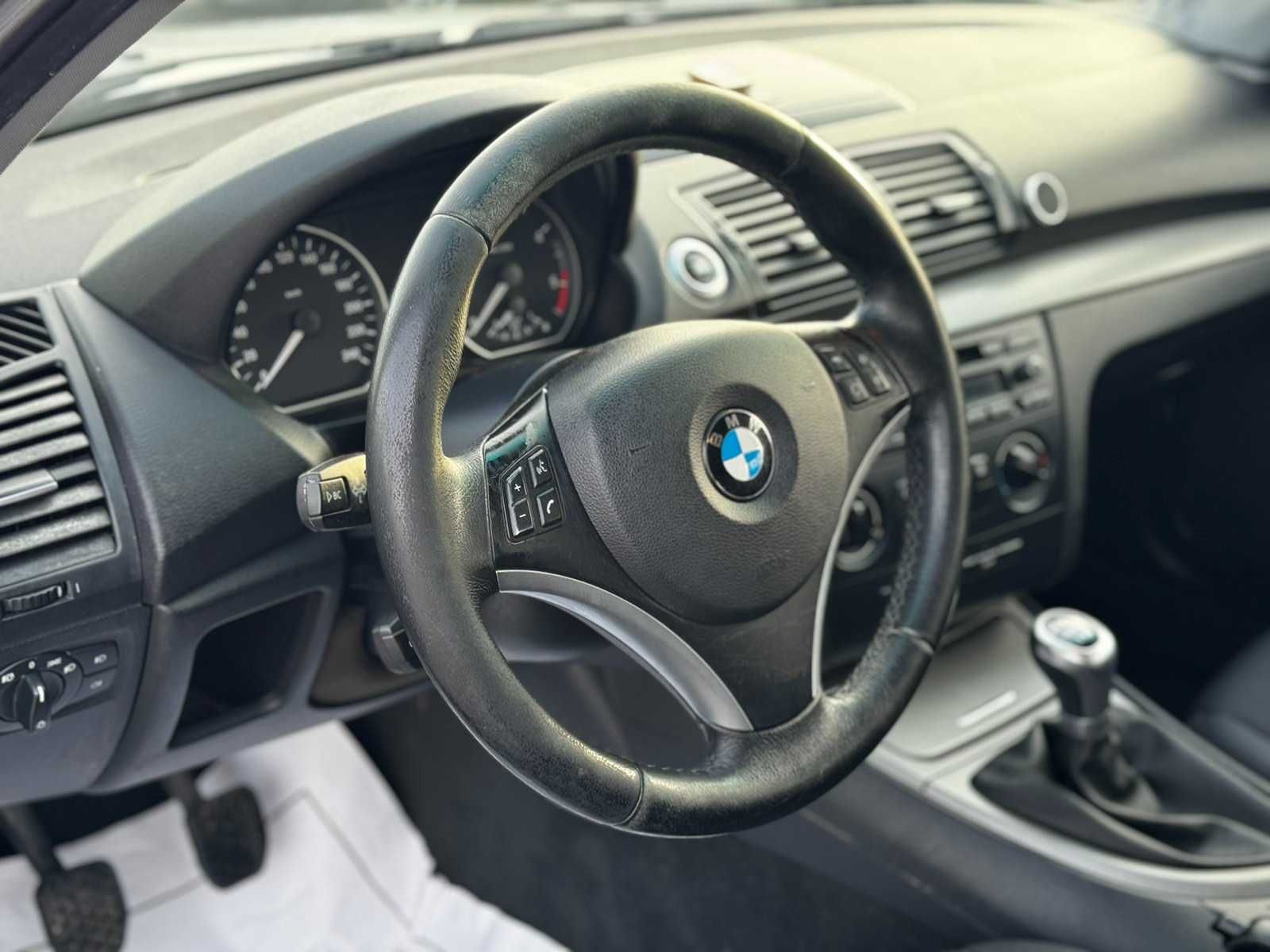 BMW 120 2D, Светло сив металик