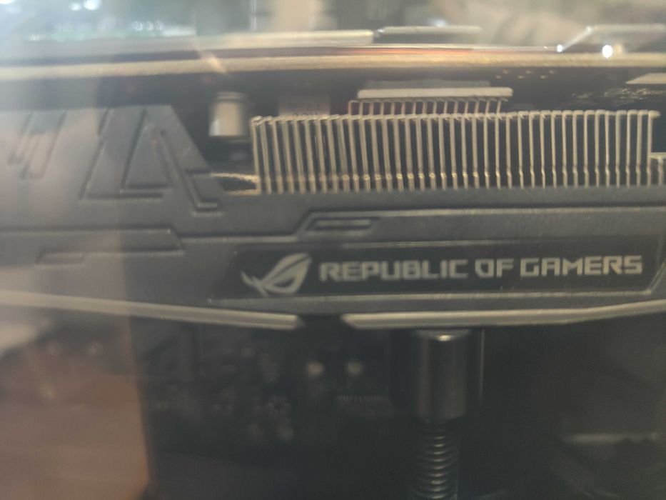 PC i5 9600k  32 GB DDR4  Video GTX 1070  ssd 1t