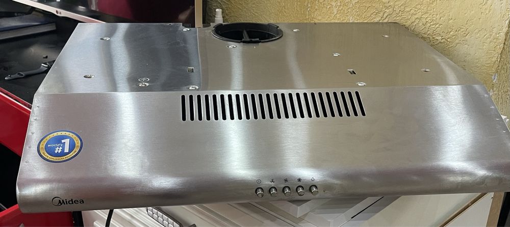 Продам вытяжку , бу отлично работает , продаю в связы замену кухни гор