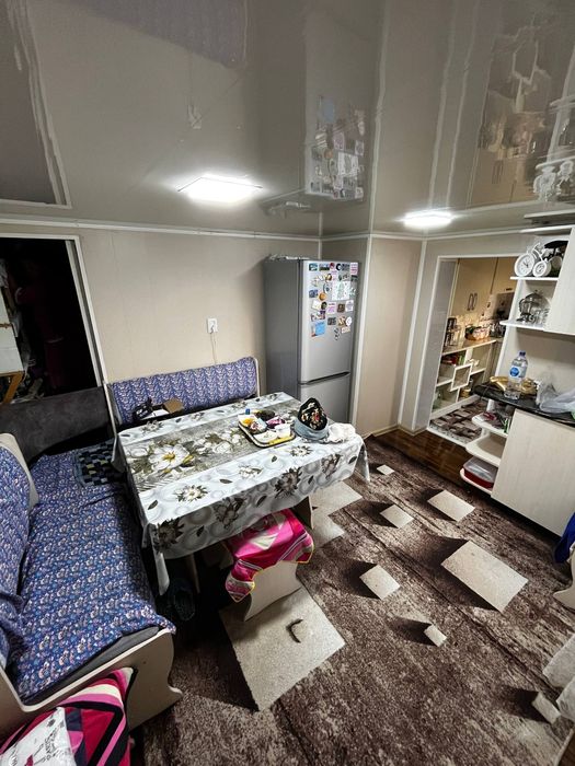 Чирчик шахрида ховли сотилади.