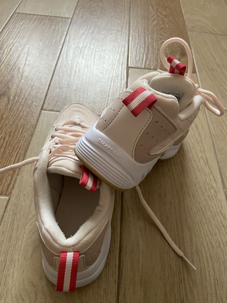 Маратонки Като нови Reebok номер 35 за 45лв.