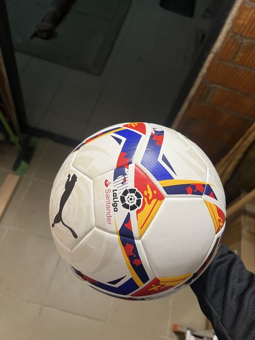 Футбольный мяч .