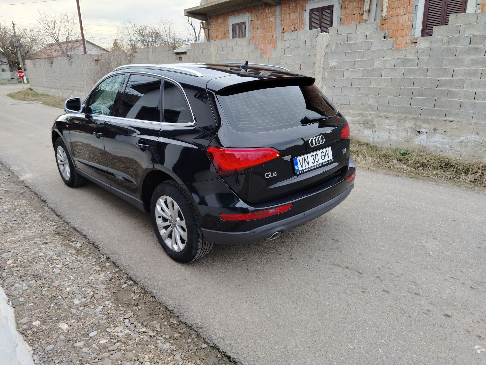 Vând Audi Q5 2.0 D quattro