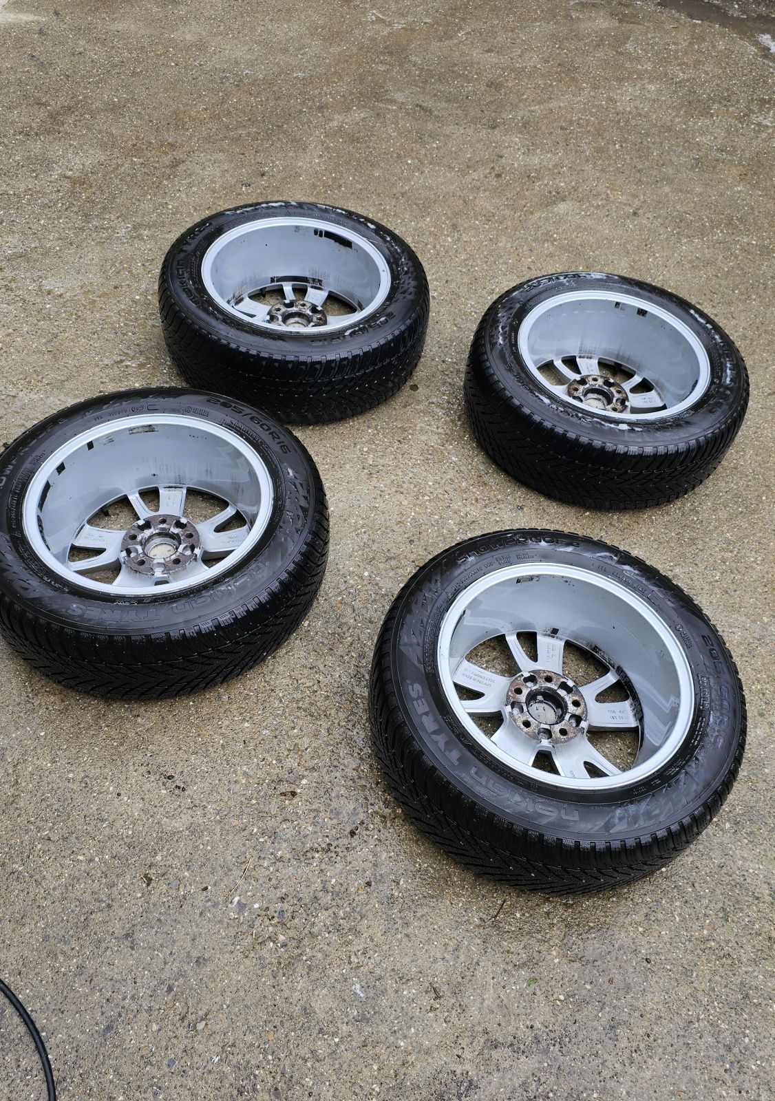 Jante originale Audi A4 cu anvelope de iarnă Nokian