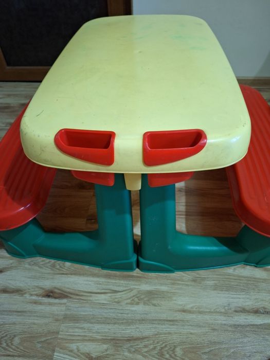 Masa de scris, colorat, pentru copii