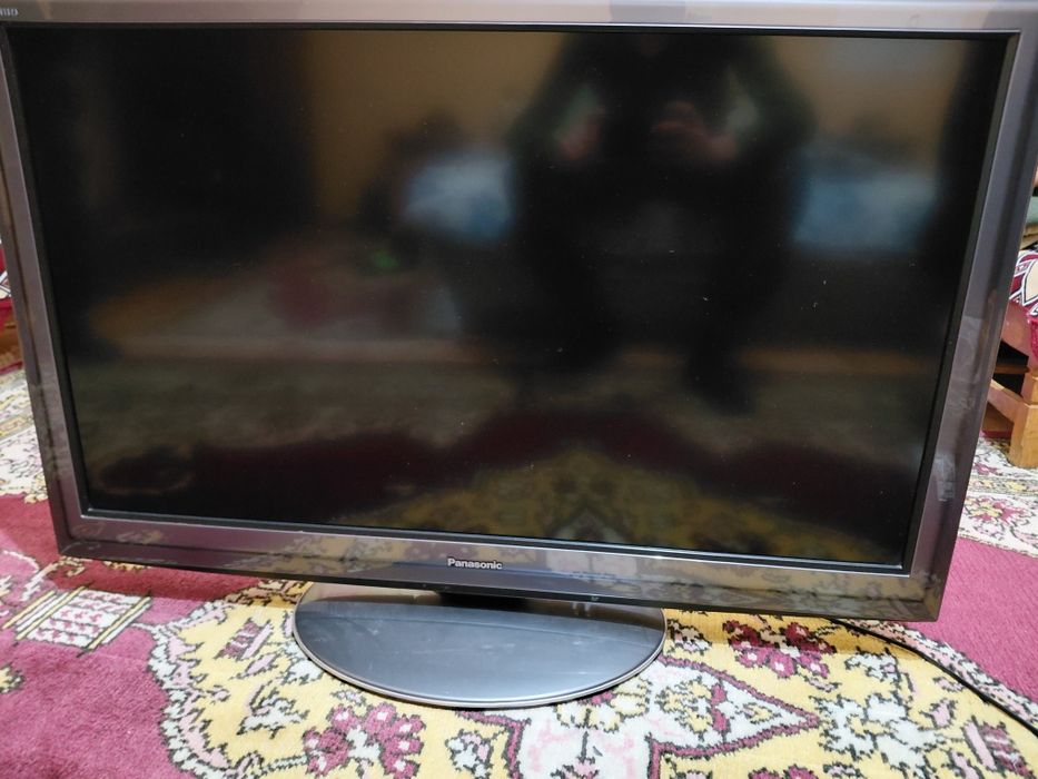 De vânzare TV si telefon