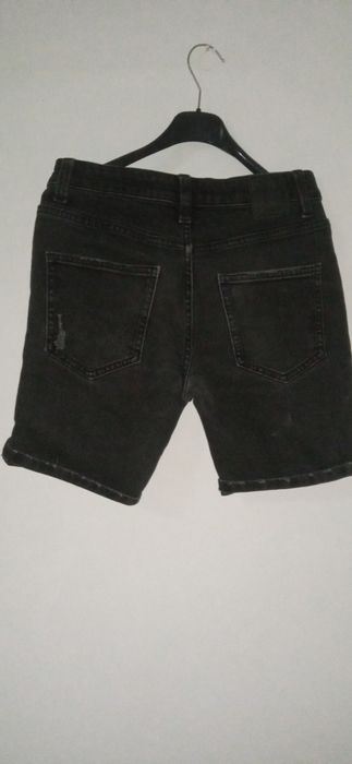 Vând pantaloni Bershka