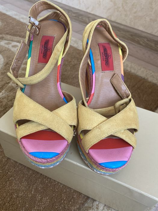 Жана аяк киiмдер