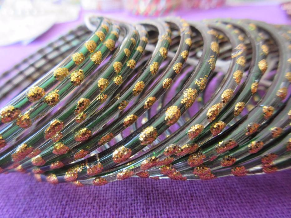 Индийски гривни - стъклени, перлени, пластмасови