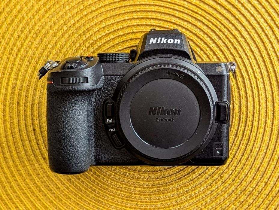 Body Nikon Z5 (cutia + accesorii)